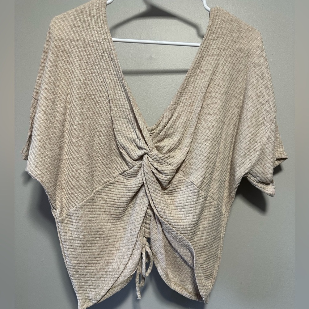 Gilli Tan and Cream Ruched Tie Front Dolman Sleeve Blouse